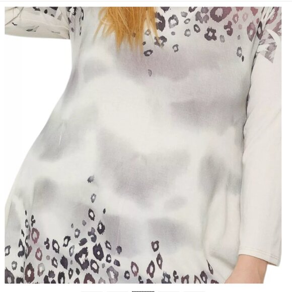 Women's Plus Size Tunic Top, Sublimation Print, 3/4 Sleeve, Shark-Bite Hem - Picture 2 of 2